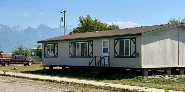 38599 2nd Street W