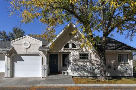 806 Crestmont Way