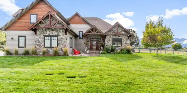 1147 Willow Creek Road