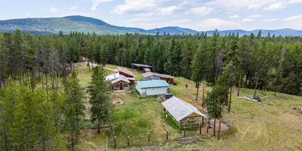 957 Badger Hollow Trail