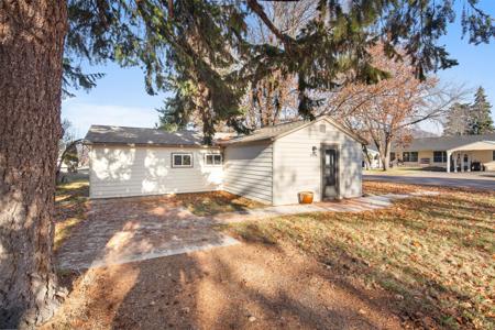 1005 10th Street W