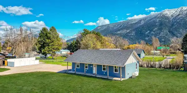 1093 Roost Way