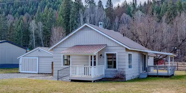 82 Pioneer Road