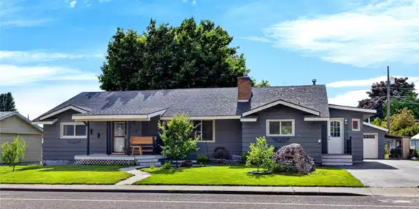 1222 6th Avenue W