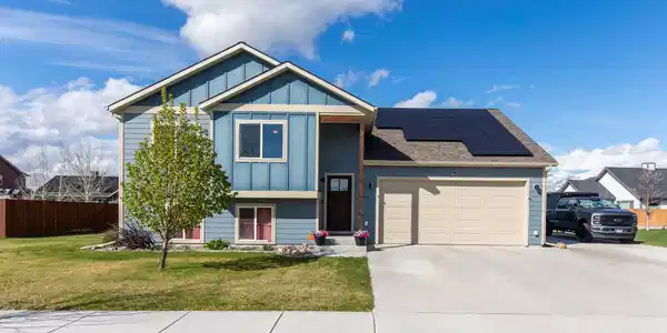 1402 Powers Boulevard