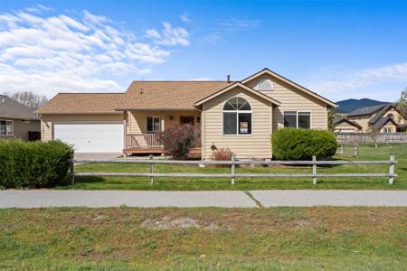 909 Lakeside Drive