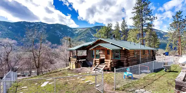818 Rosehill Lane