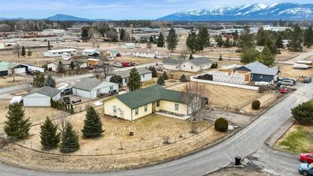 1211 Falcon Acres Loop