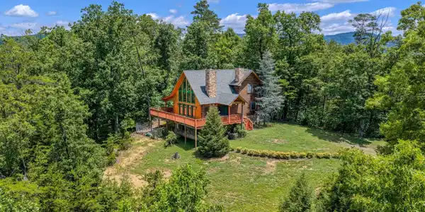 1525 Mountain Trail Lane
