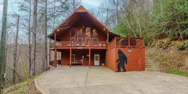 4040 Hickory Hollow Way