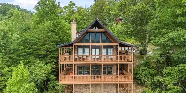 2732 Heather Ln Way