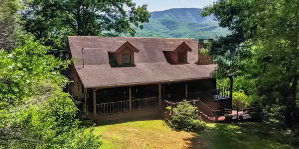 549 Geneva Lane