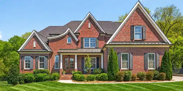 2708 Eglington Ter