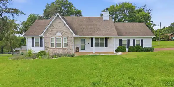 1305 Amber Lane