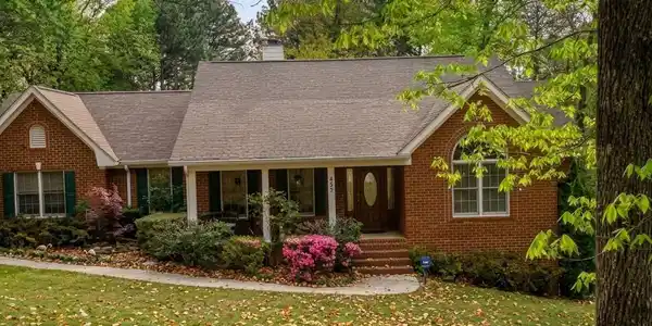 435 Live Oak Trail NE
