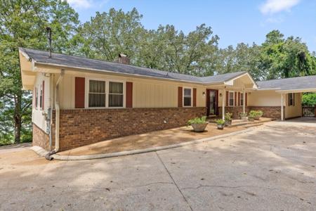 2932 Westside Drive