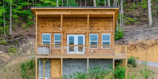 21222128 Bluff Mountain Road