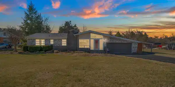 7237 Oakmeade Rd