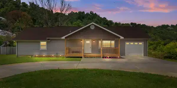 412 Apple Valley Road