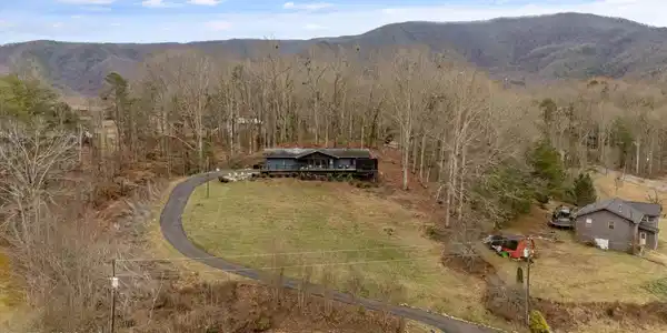 3842 Pleasant View Lane