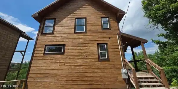 2123 Windy Lane