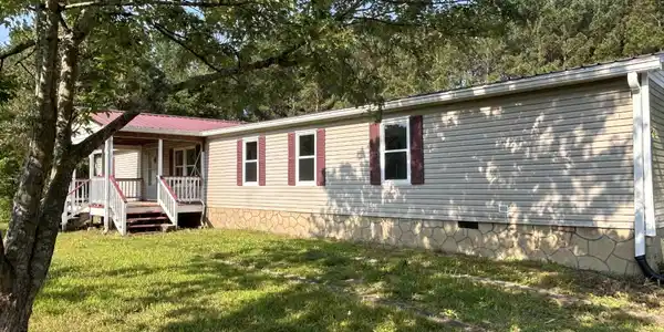 1360 N Bucks Pocket Road SE