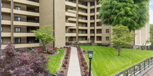 1704 Hidden Hills Rd
