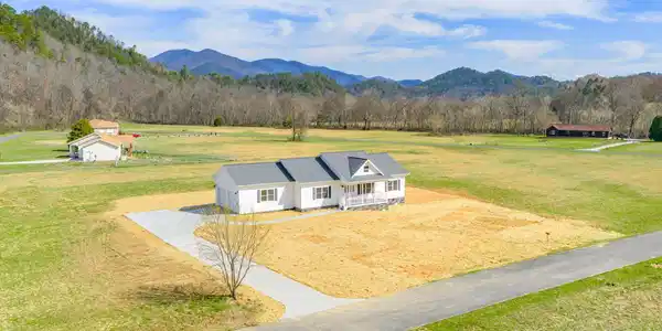 680 Kaylees Loop