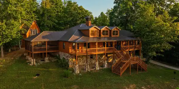 260 Lakeside Lodge Lane