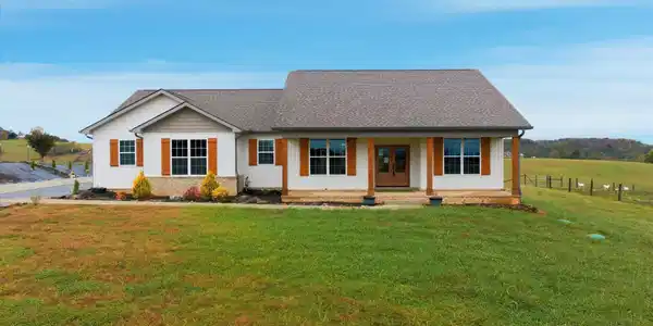 758 Lakeside Rd