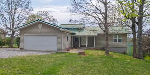 1927 Laurel Lake Dr