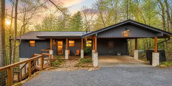 435 Hemlock Lane