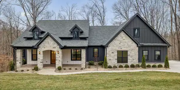 8678 Poplar Creek Rd