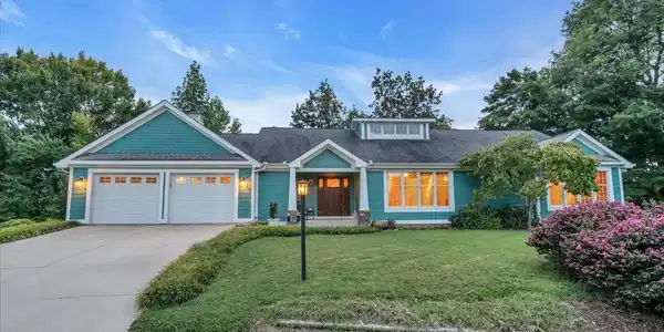 615 Seaton Dr