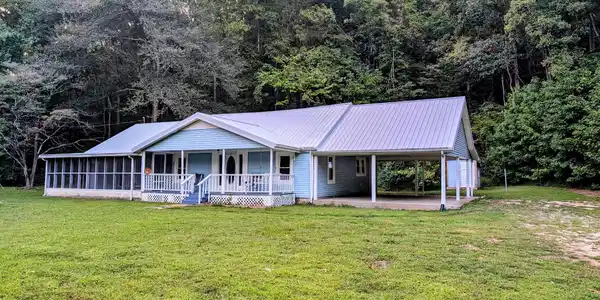 637 N Robinson Rd