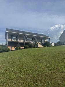270 Hollow View Drive SE