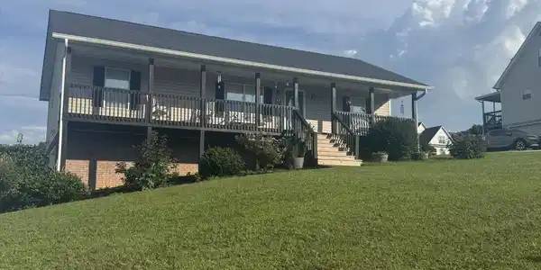 270 Hollow View Drive SE