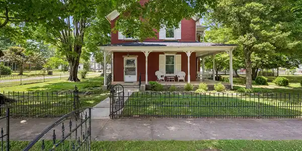 103 Cowan St W