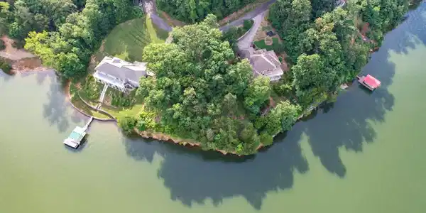 1147 Lakefront Pl.