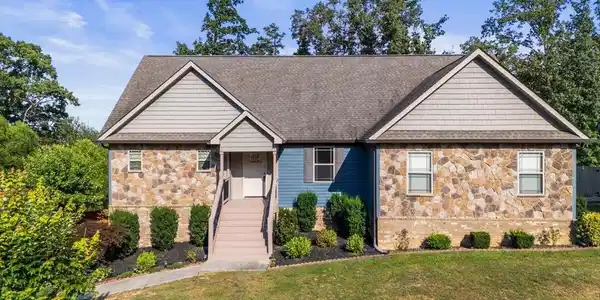 133 Briar Meadow Trail SE