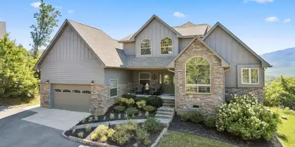 904 Pine Cone Way