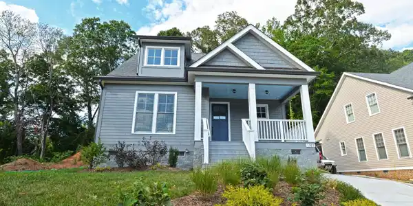 1307 W 45th Street