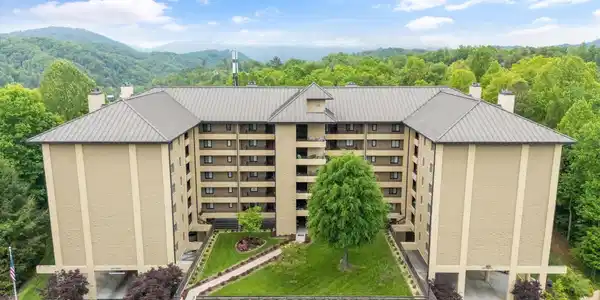 1704 Hidden Hills Rd