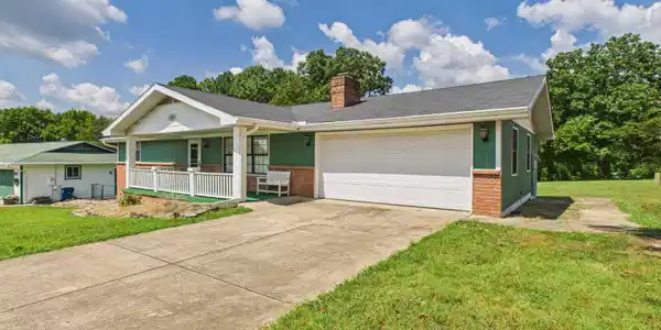 121 PARKVIEW CIRCLE