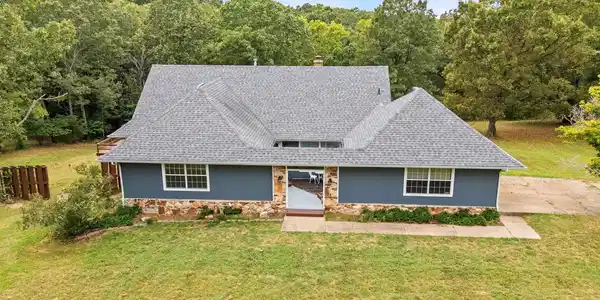 2404 RUSSELL LANE
