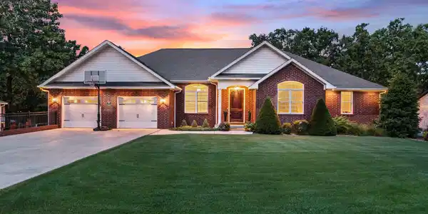 2027 SHADOW OAK DRIVE