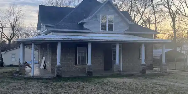 140 N OAK STREET