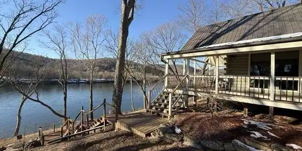 60 RIVERS EDGE PLACE