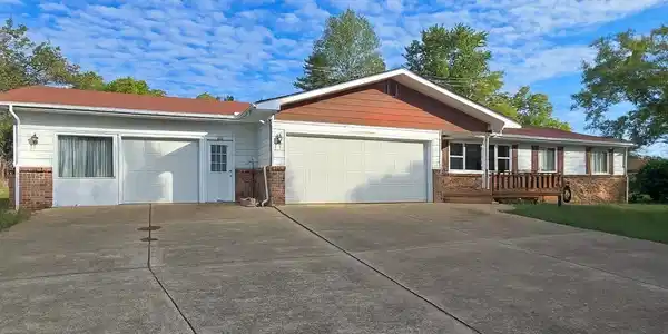 608 BROADMOOR CIRCLE