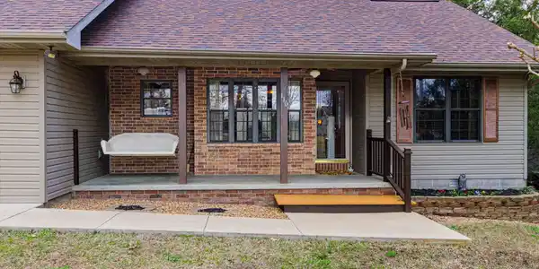 110 LAKE FOREST CIRCLE